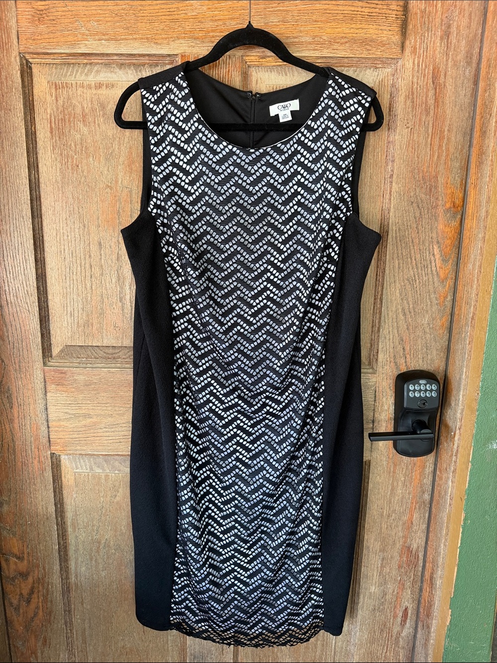 Cato Black & White Sleeveless Chevron Sheath Dress
